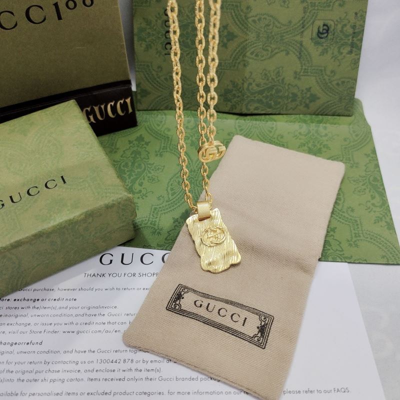 G*u*i necklaces